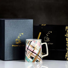 Geometric Check Print Mug with Lid & Spoon as Gift Item